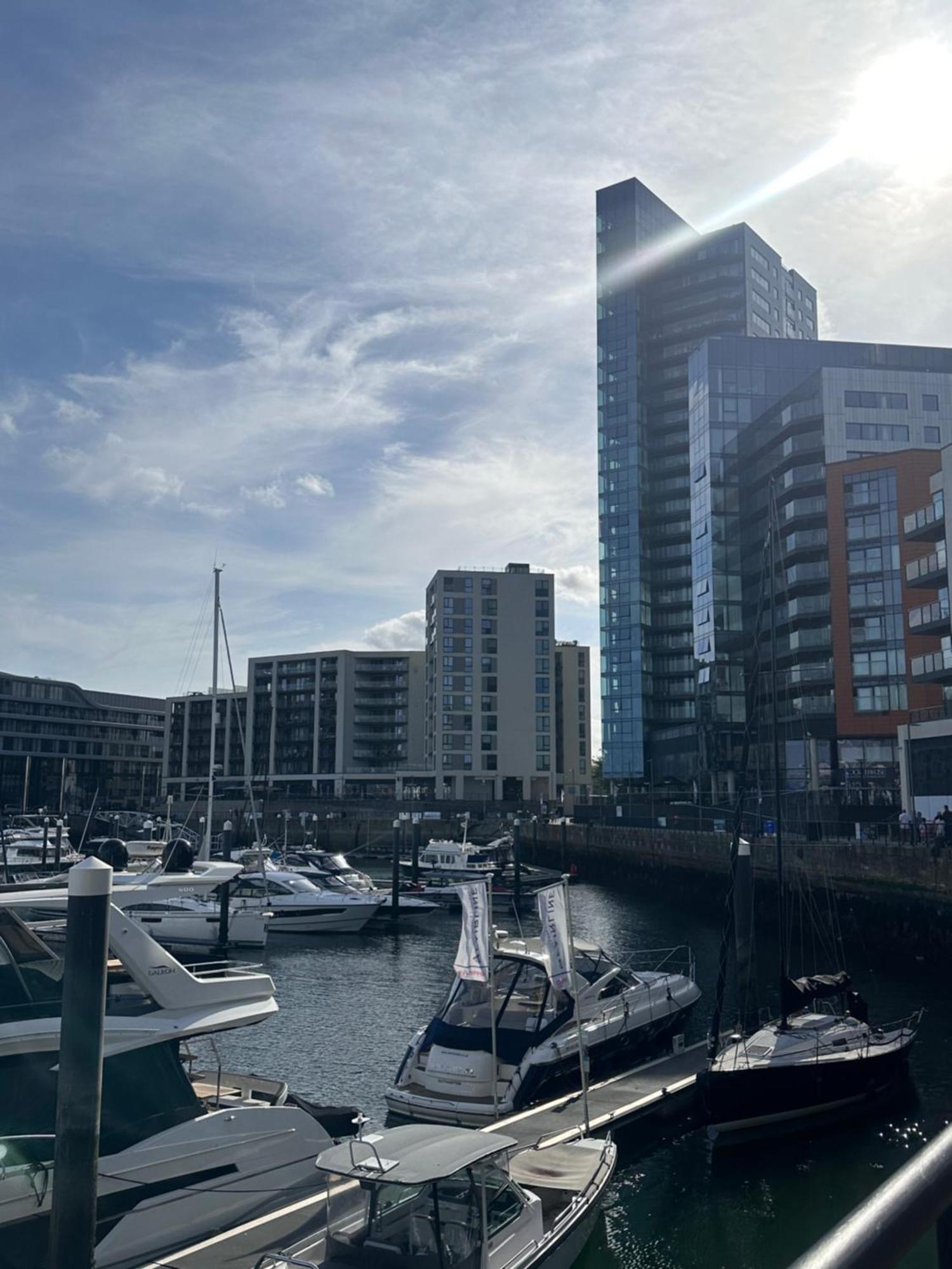 Ocean Village Marina 2 Bedroom Apartment With Balcony! Southampton Exteriér fotografie