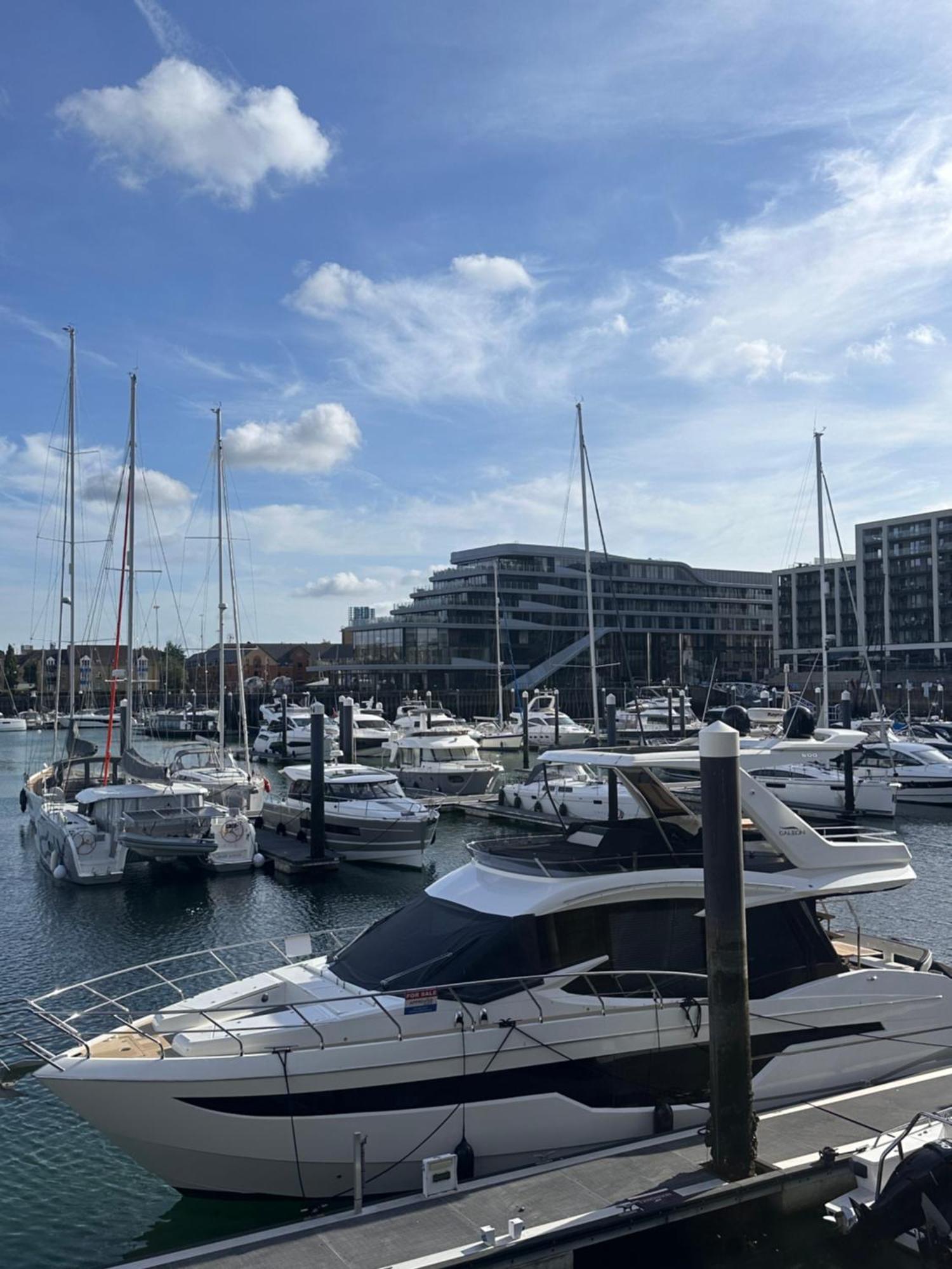 Ocean Village Marina 2 Bedroom Apartment With Balcony! Southampton Exteriér fotografie